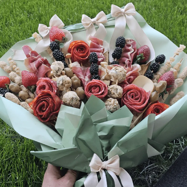 Poza cu Platou tip buchet cu bunătăți artizanale, aprox. 2 kg, Clusa Gourmet